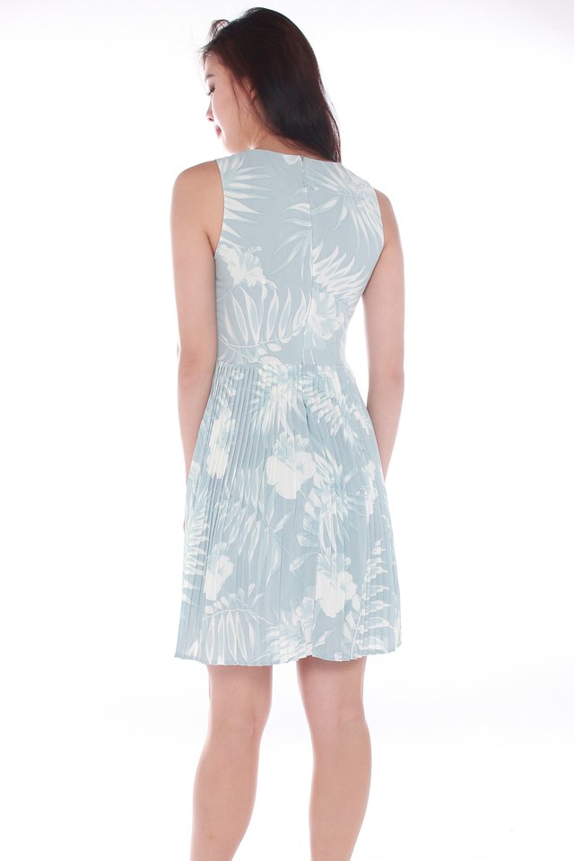 Hailey Sleeveless Pleated Floral Pouf Dress in Blue