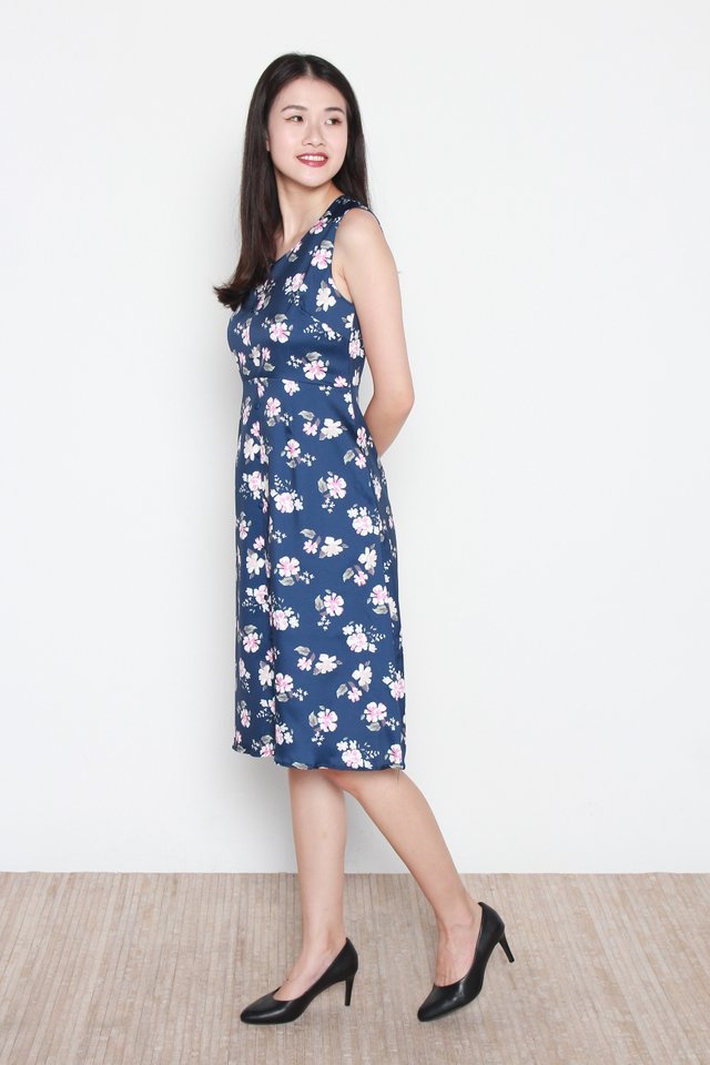 Hallie Floral Button Front Sleeveless Midi Dress in Blue