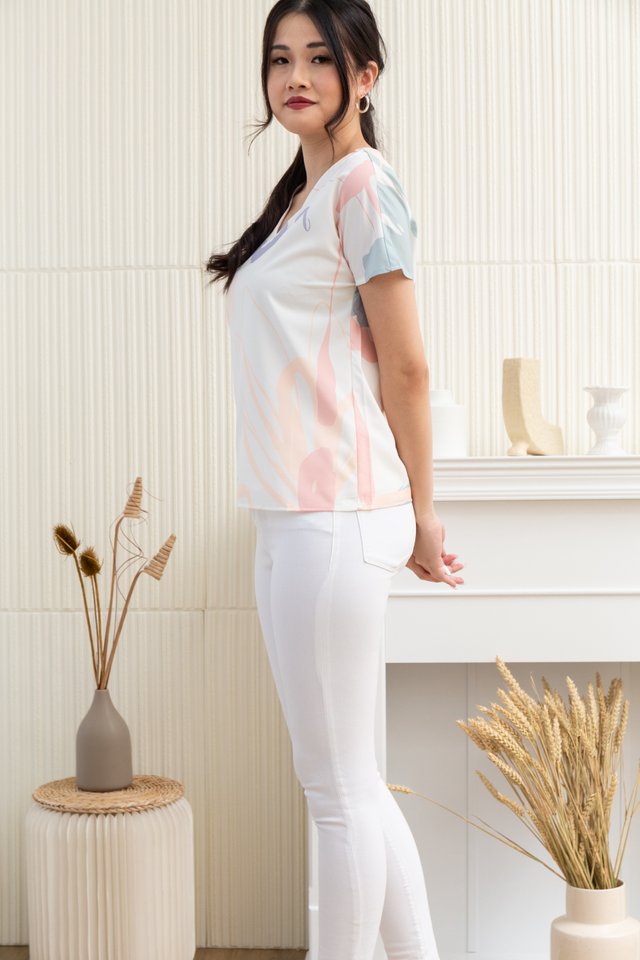 Elena Abstract V-Neck Top in White/Pink