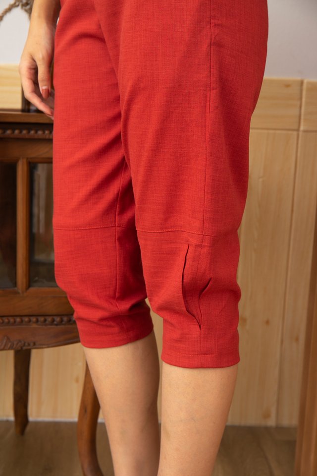 Giulia Three-Quarter Pants in Red