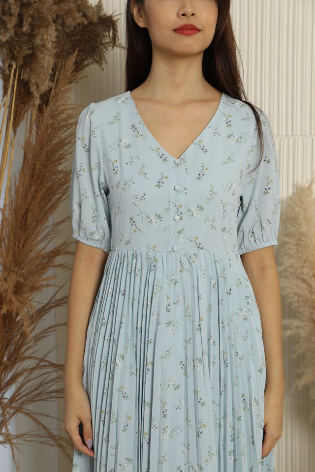 Zinnia Button Down Pleated Dress in Baby Blue